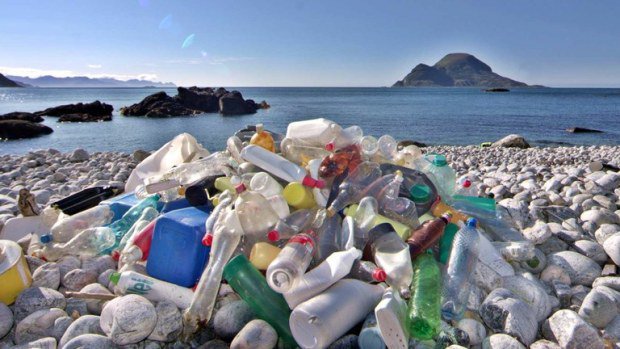 Rifiuti-sulle-spiagge-italiane