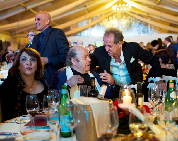 lino-banfi-ospite-donore-della-seconda-edizione-della-disfida-wine-challenge-con-memo-remigi-e-rosanna-banfi