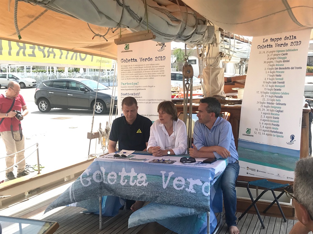 Presentazione No Oil Puglia a Taranto (1)